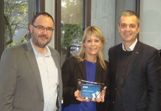 Mr Pecovnik presenting EUSA plaquette to the University representatives Mr Bronnimann, Director of Administration and Myriam Schmuck, Head of Human Resources and Sport