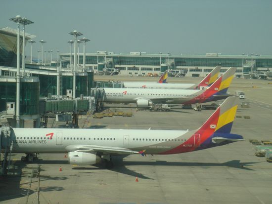 Asiana Airlines terminal and planes