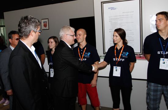 President Josipovic shaking hands with the volunteers