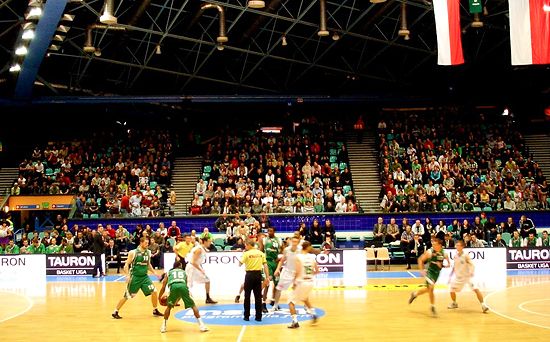 Basketball match at the hall where the closing ceremony is foreseen