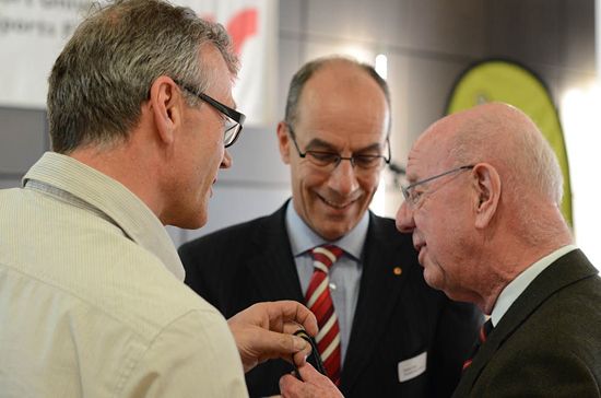 Fredi Schneider, Head of Elite sports, Leonz Eder, Managing Director of SUSF and donor Arthur Eugster