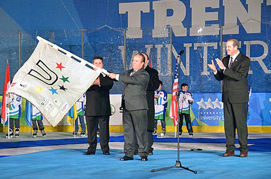 FISU Flag was passed to the representatives of the OC Granada 2015