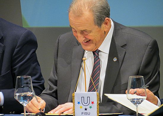 Signing of the declaration by FISU President Mr Gallien