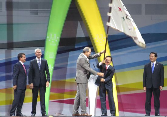 Flag passing to the next Summer Universiade Organisers