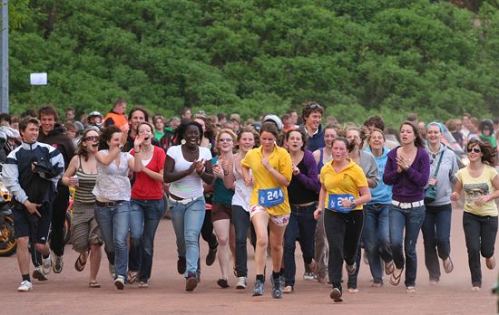 Encouraging the runners in the finish line