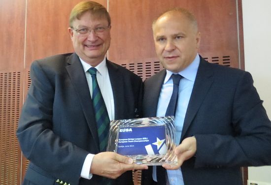 EUSA plaquette presented to Mr Aubry, EBL President