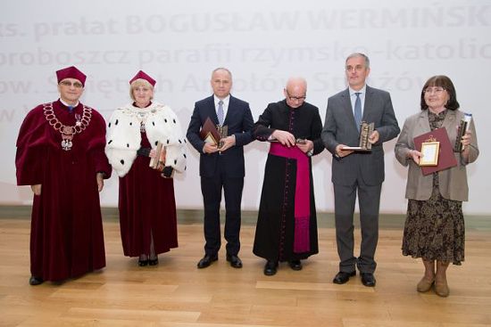 ASSS and Order of Merit recipients; Jan Zwierko – chancellor, Prof. Elzbieta Lonc – Rector, Adam Roczek – EUSA President, father Bogusław Wermiński, Roman Szelemej – Mayor of Walbrzych, dr Maria Misiewicz – Bologna process expert