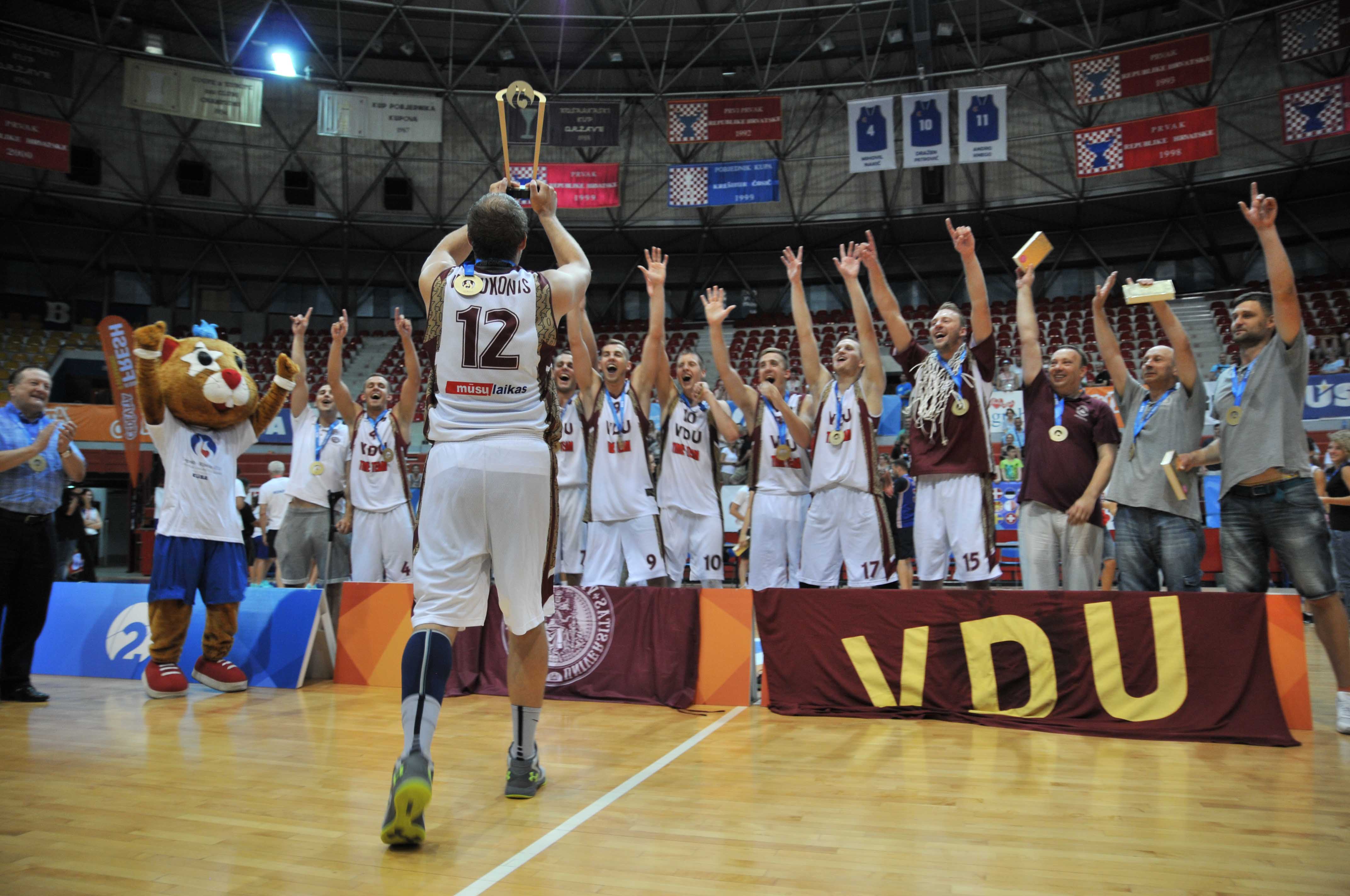 Winning basketball team