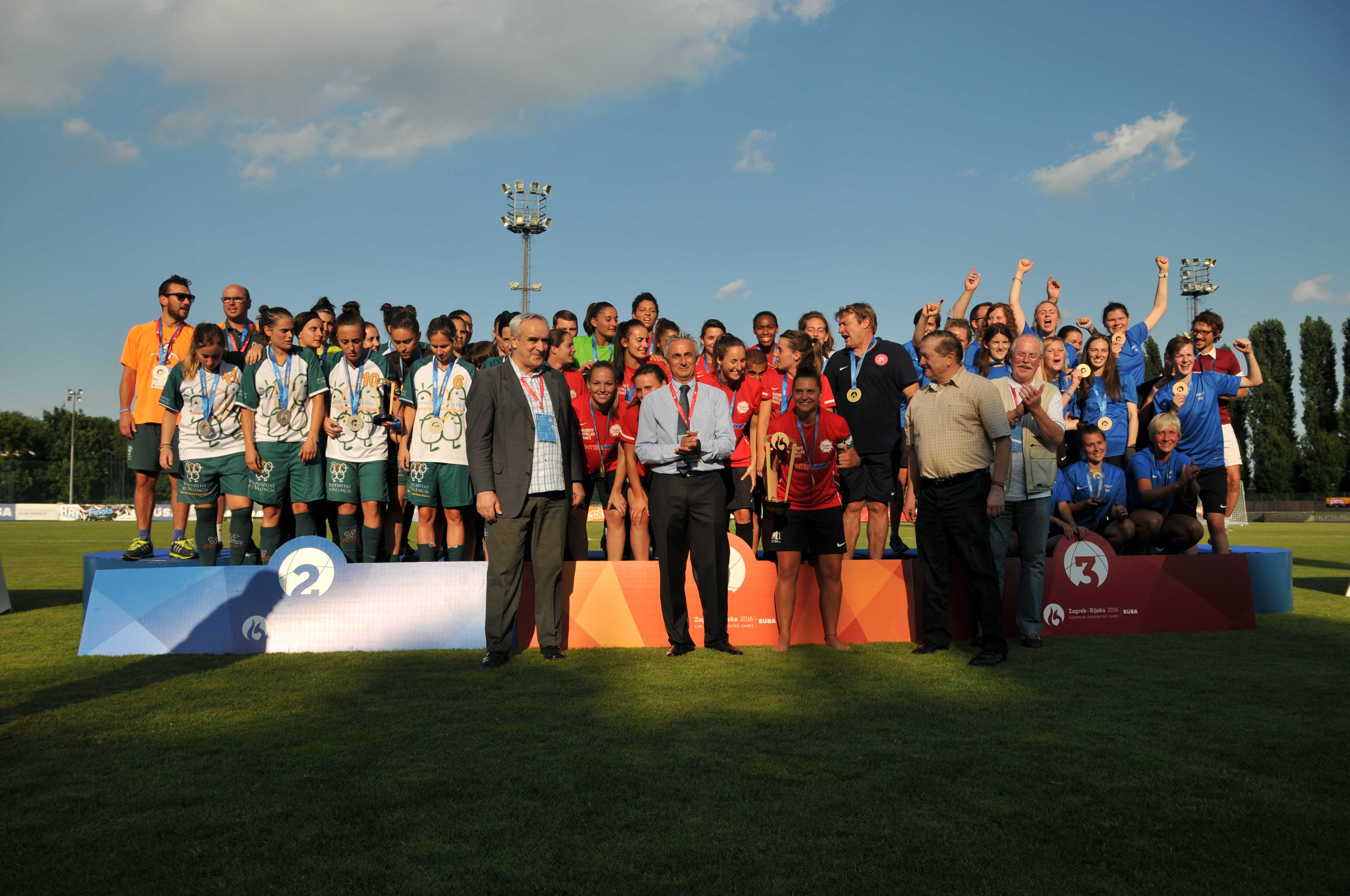 women podium