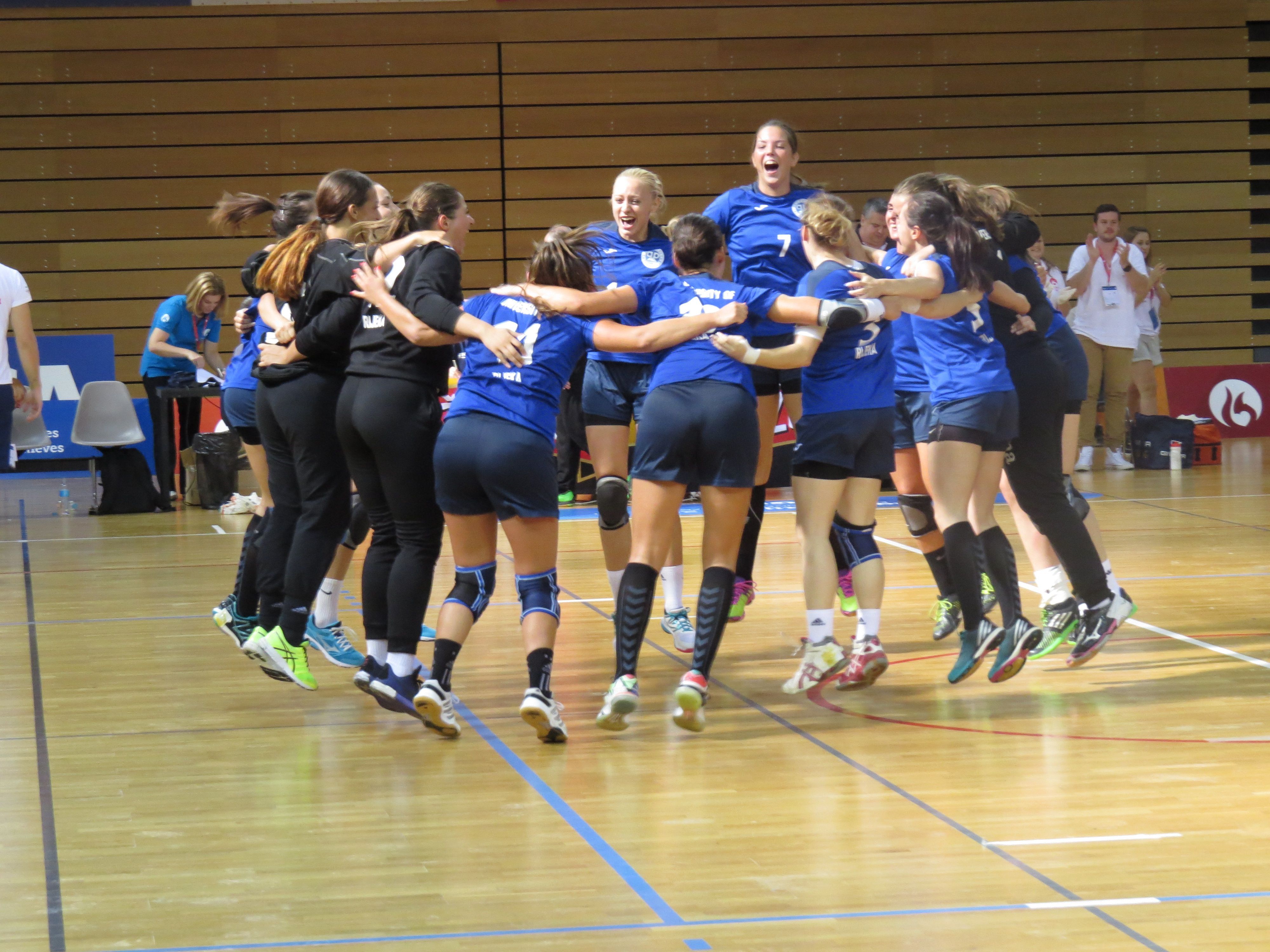 handball women celebration