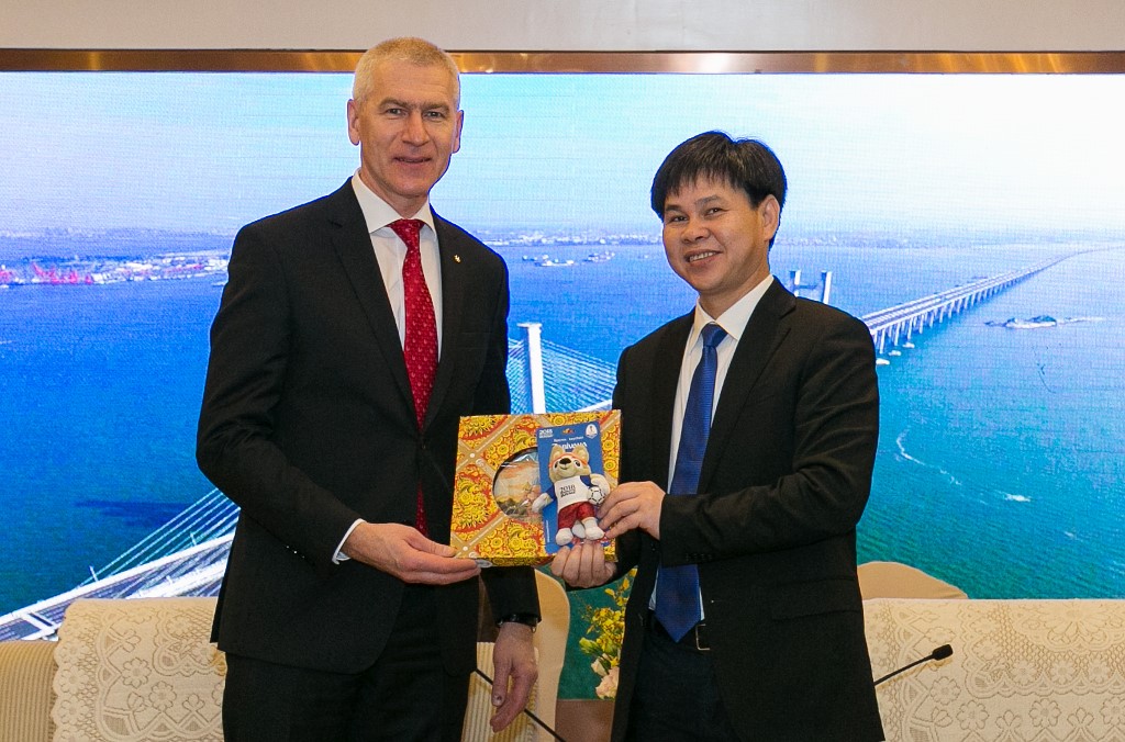 FISU President Mr Matytsin withe Jinjiang Mayor Mr Wenxian