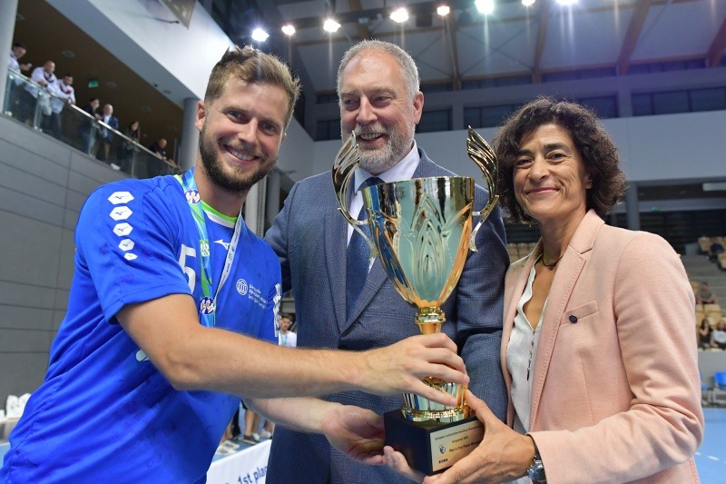 EHF delegate handing out trophy